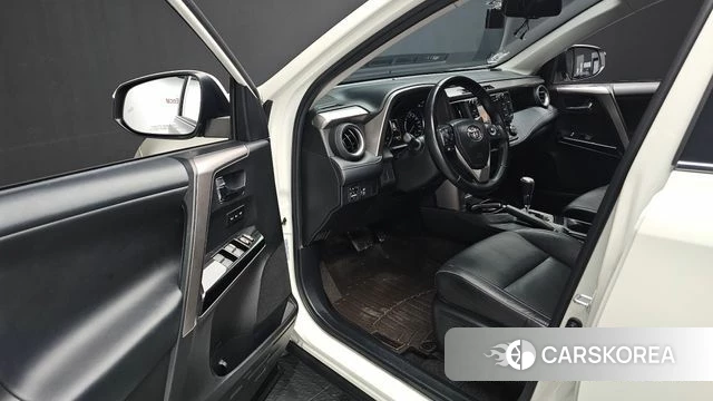 Toyota RAV4 2018 Белый из Кореи, фото 2