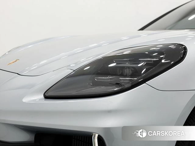 Porsche Panamera (976) 2025 Светло-серебряный цвет из Кореи, фото 2