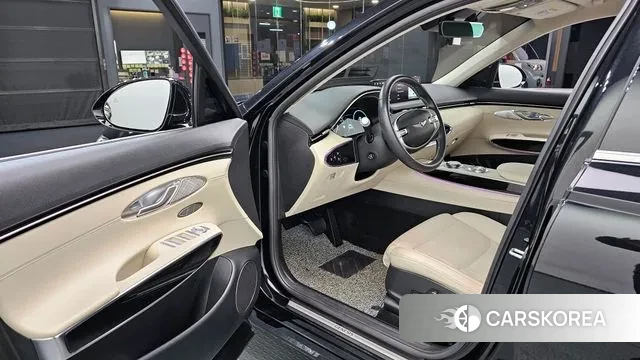 Genesis GV70 2023 Черный из Кореи, фото 2