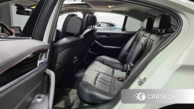 BMW 5 Series (G30) 2019 Белый из Кореи, фото 2