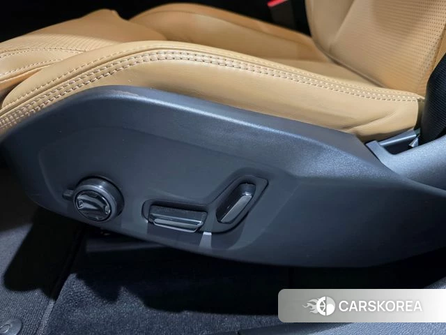 Volvo XC60 second Generation 2025 Белый из Кореи, фото 2