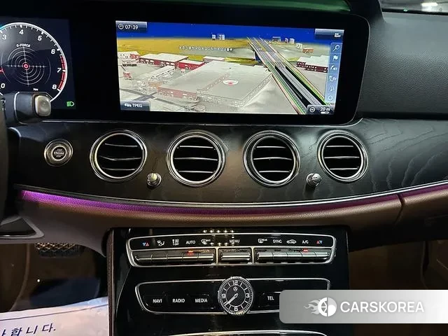 Mercedes-Benz E-Class W213 2018 Белый из Кореи, фото 2