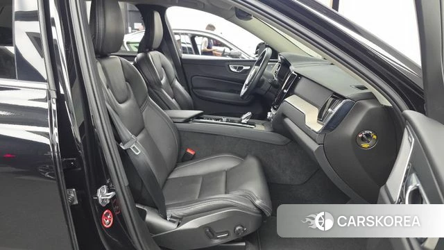 Volvo XC60 second Generation 2021 Черный из Кореи, фото 2