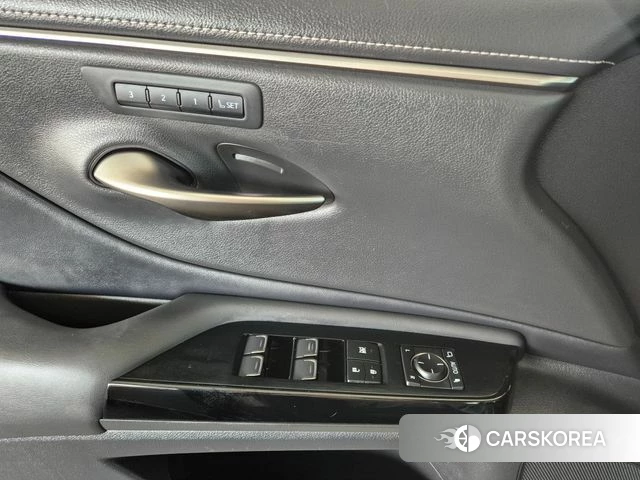 Lexus ES300h 7th generation 2023 Серый из Кореи, фото 2