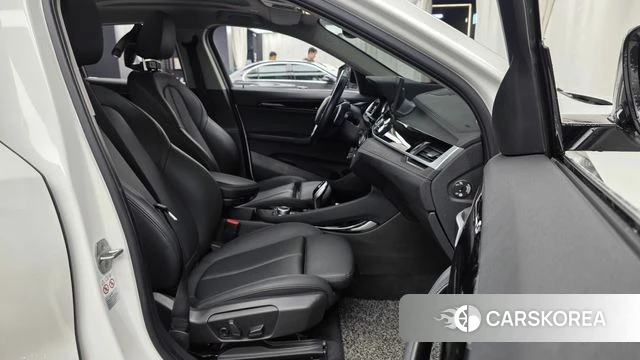 BMW X2 (F39) 2022 Белый из Кореи, фото 2