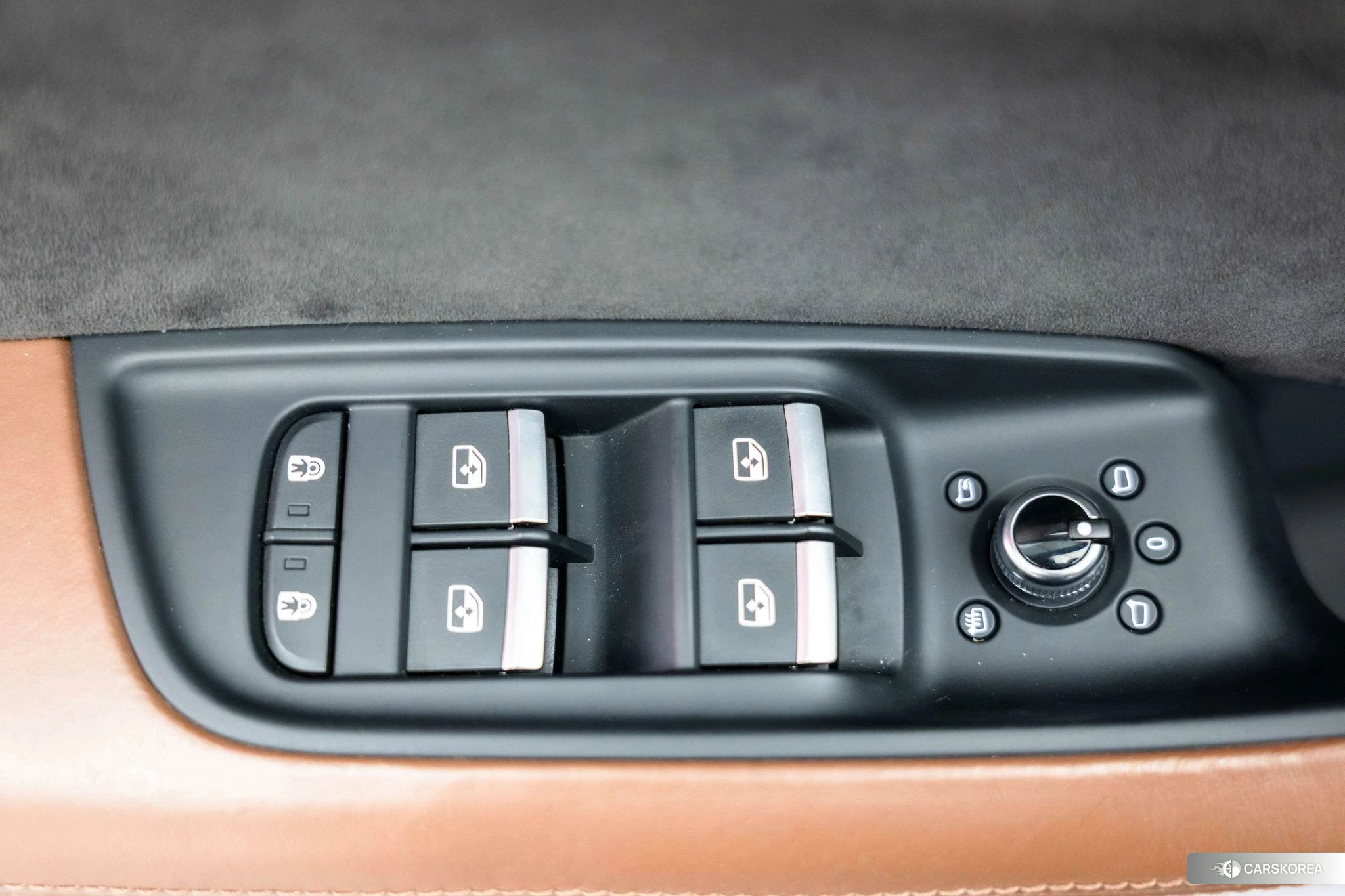 Audi Q7 2020 Черный из Китая, фото 2