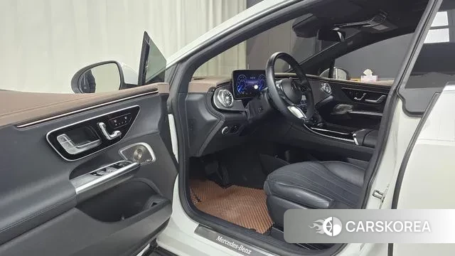 Mercedes-Benz EQE V295 2022 Белый из Кореи, фото 2