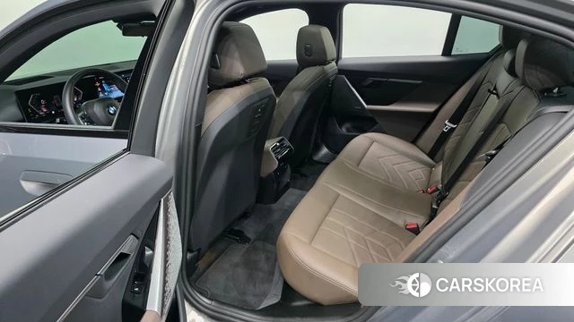 BMW 5 Series (G60) 2026 Серебристо-серый из Кореи, фото 2