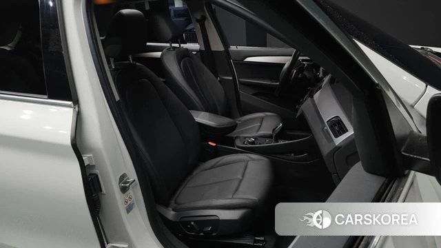 BMW X1 (F48) 2020 Белый из Кореи, фото 2
