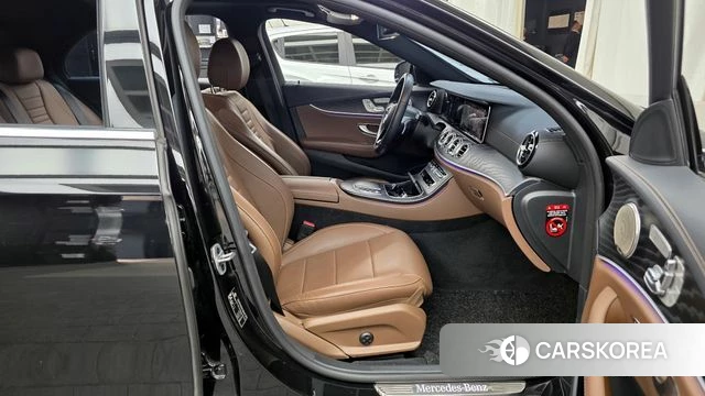 Mercedes-Benz E-Class W213 2021 Черный из Кореи, фото 2