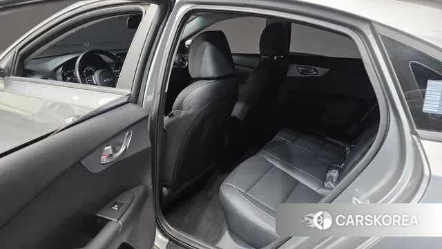 Kia The New K3 2nd generation 2022 Серебряный из Кореи, фото 2