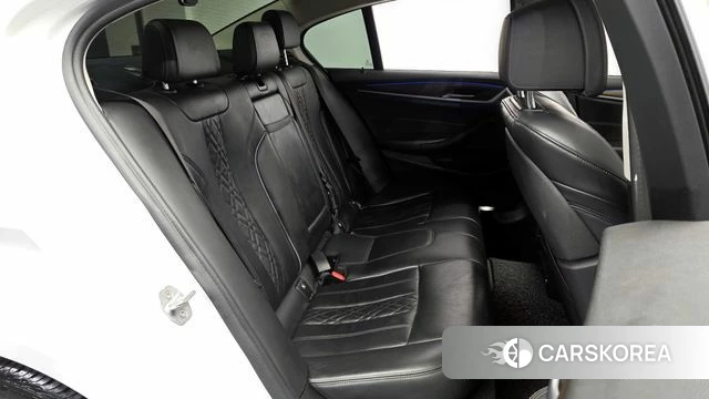 BMW 5 Series (G30) 2018 Белый из Кореи, фото 2