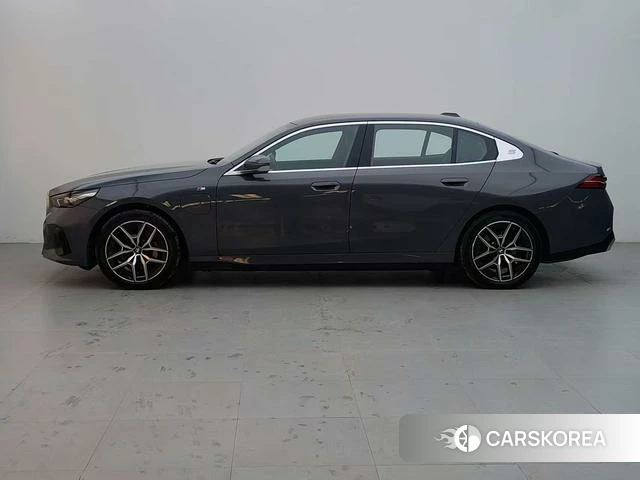 BMW i5 2025 Черный из Китая, фото 2