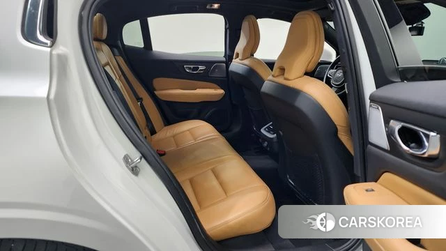 Volvo S60 3rd generation 2021 Белый из Кореи, фото 2
