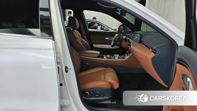 Genesis GV70 2024 Белый из Кореи, фото 2