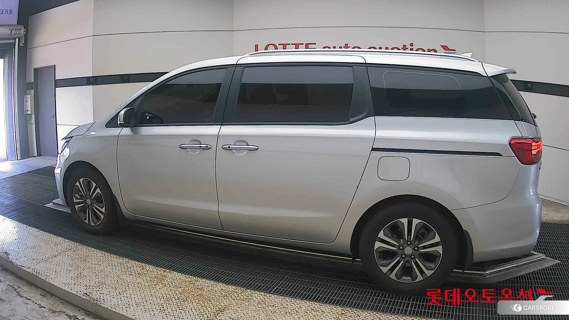 Kia Carnival 2019 Silky Silver из Кореи, фото 2