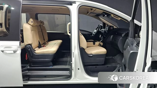 Hyundai Staria 2023 Белый из Кореи, фото 2