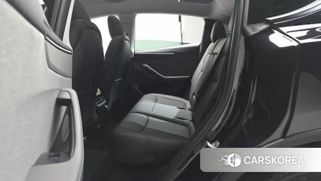 Tesla Model Y 2025 Черный из Кореи, фото 2