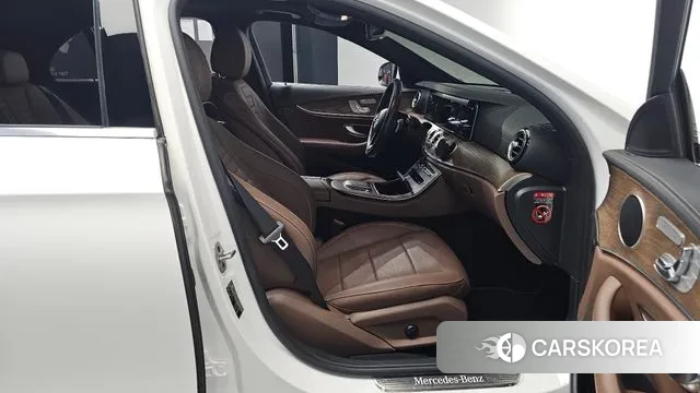 Mercedes-Benz E-Class W213 2021 Белый из Кореи, фото 2