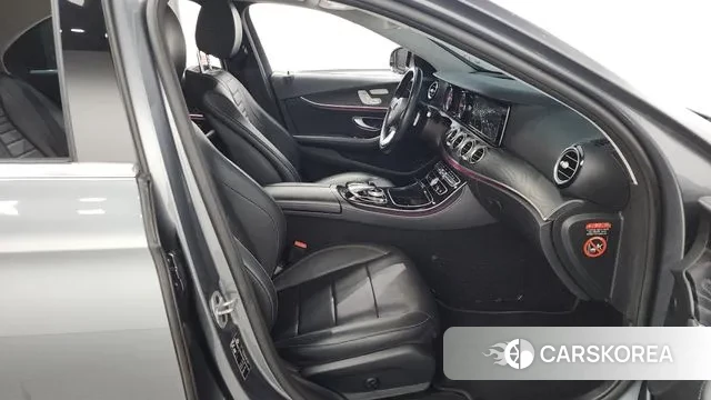 Mercedes-Benz E-Class W213 2018 Серый из Кореи, фото 2