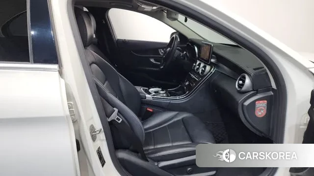 Mercedes-Benz C-Class W205 2018 Белый из Кореи, фото 2