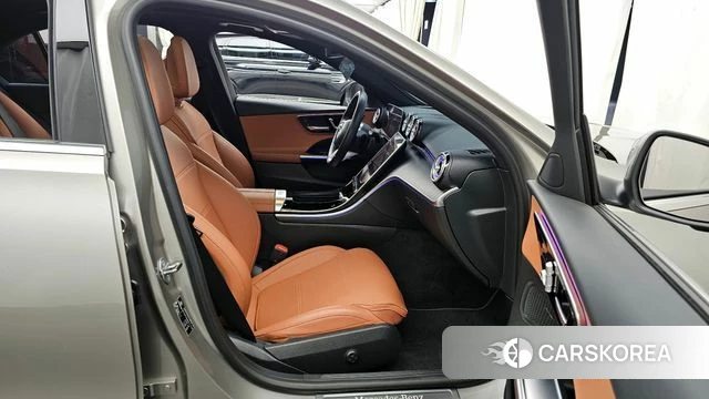 Mercedes-Benz C-Class W206 2023 Песочный из Кореи, фото 2