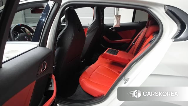 BMW 1 Series (F40) 2023 Белый из Кореи, фото 2