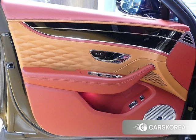 Bentley Flying Spur 3rd Generation 2022 Черный из Кореи, фото 2