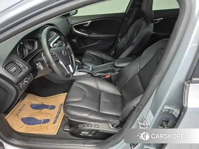 Volvo V40 2018 Серебряный из Кореи, фото 2