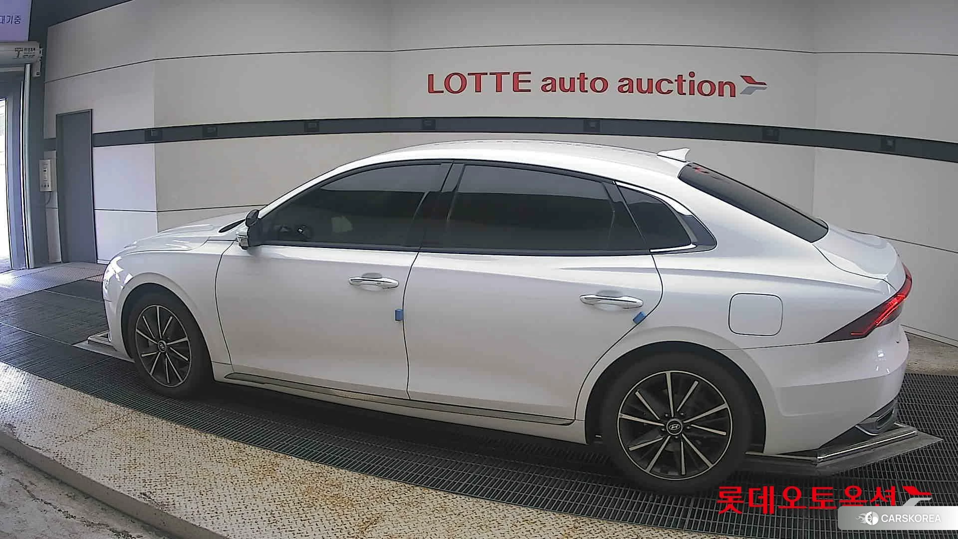 Hyundai Grandeur 2023 Creamy White Pearl (optional) из Кореи, фото 2