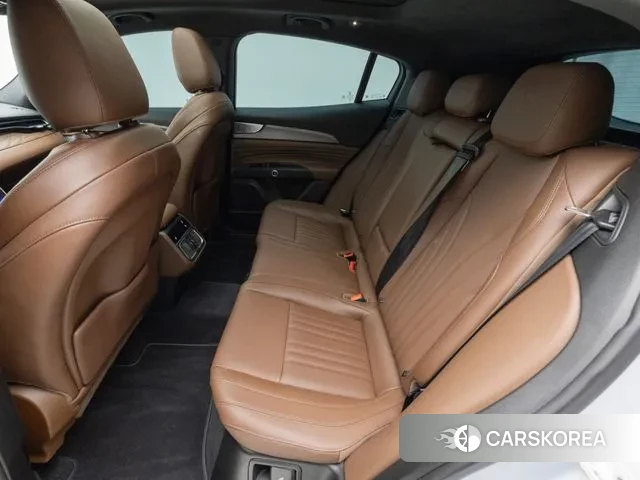 Maserati Grecale 2024 Светло-серебряный цвет из Кореи, фото 2