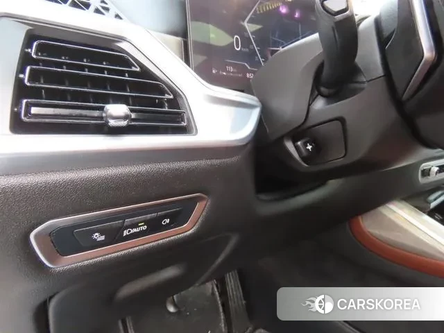 BMW X7 (G07) 2024 Белый из Кореи, фото 2