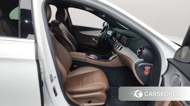 Mercedes-Benz E-Class W213 2020 Белый из Кореи, фото 2