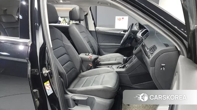 Volkswagen Tiguan Allspace 2020 Черный из Кореи, фото 2