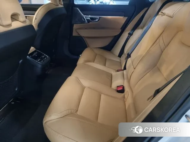 Volvo V90 Cross-Country 2024 Белый из Кореи, фото 2