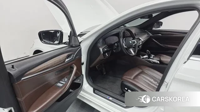 BMW 5 Series (G30) 2020 Белый из Кореи, фото 2