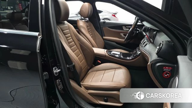 Mercedes-Benz E-Class W213 2022 Черный из Кореи, фото 2