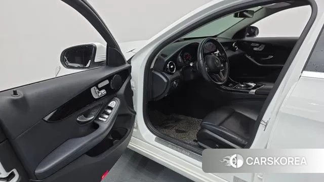 Mercedes-Benz C-Class W205 2019 Белый из Кореи, фото 2