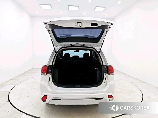 Mitsubishi  Outlander 2024 Белый из Китая, фото 2
