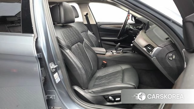 BMW 5 Series (G30) 2018 Серебристо-серый из Кореи, фото 2