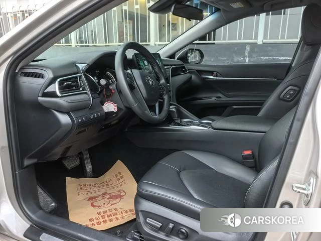 Toyota Camry 2023 Шампань из Китая, фото 2