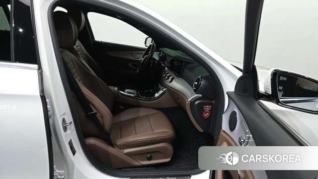 Mercedes-Benz E-Class W213 2021 Белый из Кореи, фото 2