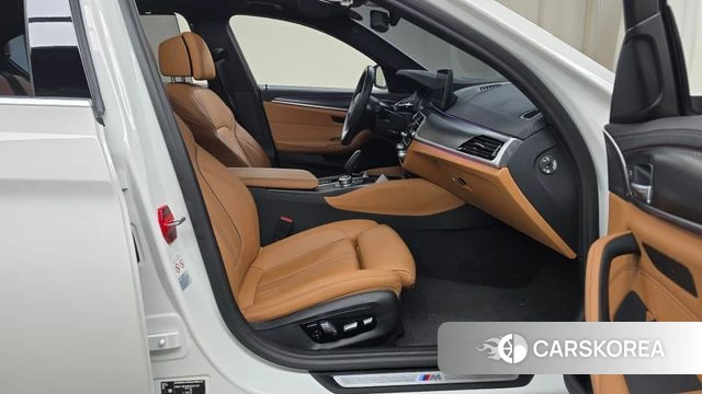 BMW 5 Series (G30) 2022 Белый из Кореи, фото 2