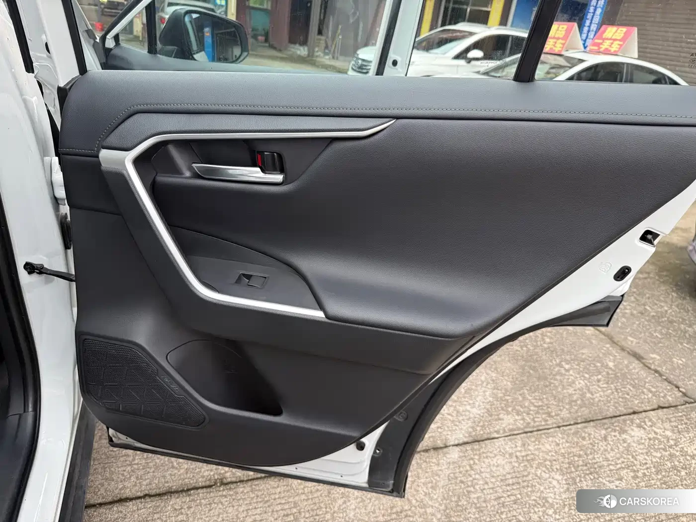 Toyota RAV4 2024 Белый из Китая, фото 2