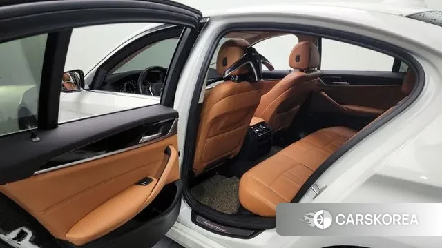 BMW 5 Series (G30) 2018 Белый из Кореи, фото 2