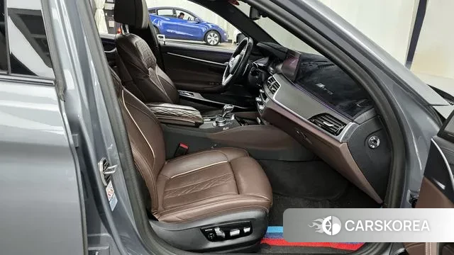 BMW 5 Series (G30) 2022 Серебряный из Кореи, фото 2