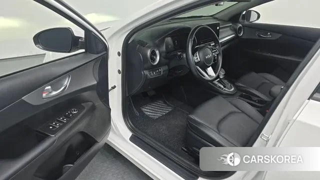 Kia The New K3 2nd generation 2022 Белый из Кореи, фото 2