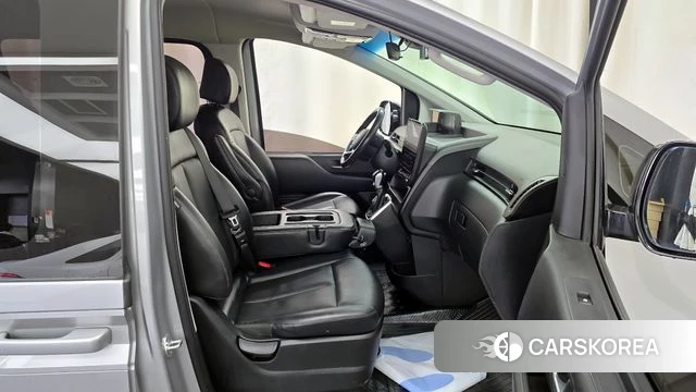 Hyundai Staria 2022 Серебряный из Кореи, фото 2