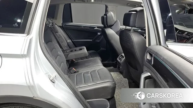 Volkswagen Tiguan second Generation 2023 Серебряный из Кореи, фото 2