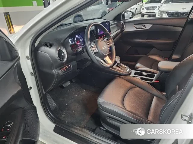 Kia The New K3 2nd generation 2021 Белый из Кореи, фото 2